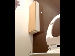洋式トイレで立っておしっこ