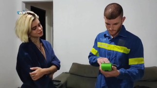 tive que pagar o eletricista com sexo por que meu cartão não passou