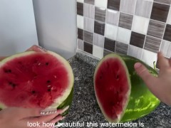 Почему Она Любит Арбуз с Хлебом и Кремпай от Незнакомца?? - Screenshot 3 of 16 - Pov