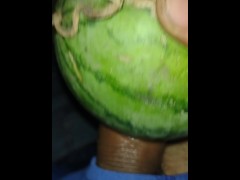 Follando una sandía salids