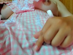 エプロン越しのクリトリスオナニーで即イキ。赤くパンパンになっちゃったクリトリス💗 - Screenshot 11 of 16 - 日本人