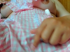 エプロン越しのクリトリスオナニーで即イキ。赤くパンパンになっちゃったクリトリス💗