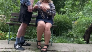 Теща позволяет мне кончить ей на грудь