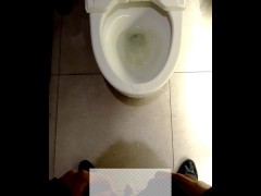 洋式トイレで立っておしっこ