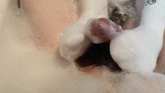Loulou Gives SockJob in Bath💦