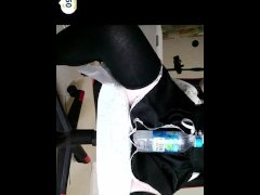 新しい玩具で連続イキ - Screenshot 14 of 16 - 日本人 おしっこ