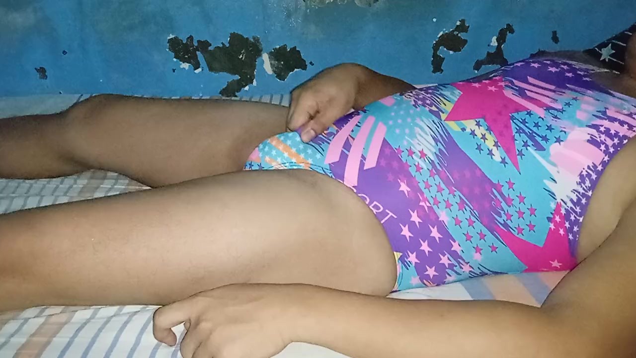 射精在花式星星印花连体泳衣