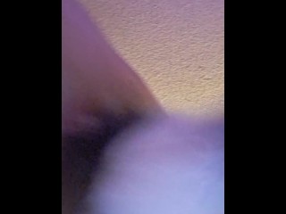 Нося лисьий хвост, киска хочет трахнуться