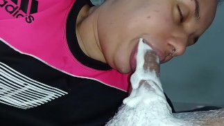 舔鸡巴直到内射喷出，我舔内射我喜欢舔射精🍆🤷🏾 ♀️🥛🥛🤗🤤🫦🥛🥛🥛