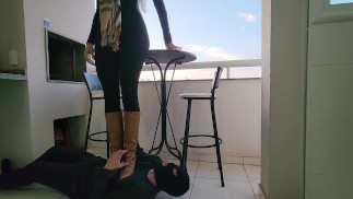 Королева Литта Blond - Доминирование в сапогах и вытаптывание пешей рабыни