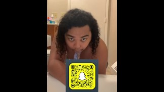 WATCH ME SUCKING IT DADDY