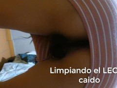 Después de la Cachada mi vecina limpiando la leche de su piso, antes que llegue su esposo