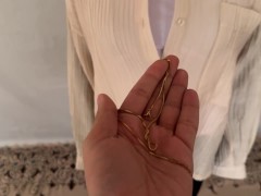 طلا رو از مغازه برداشت گذاشت تو سوتینش . گفتم باید بررسیت کنم(سکس داستانی فارسی) - Screenshot 5 of 16 - فیلم سکسی