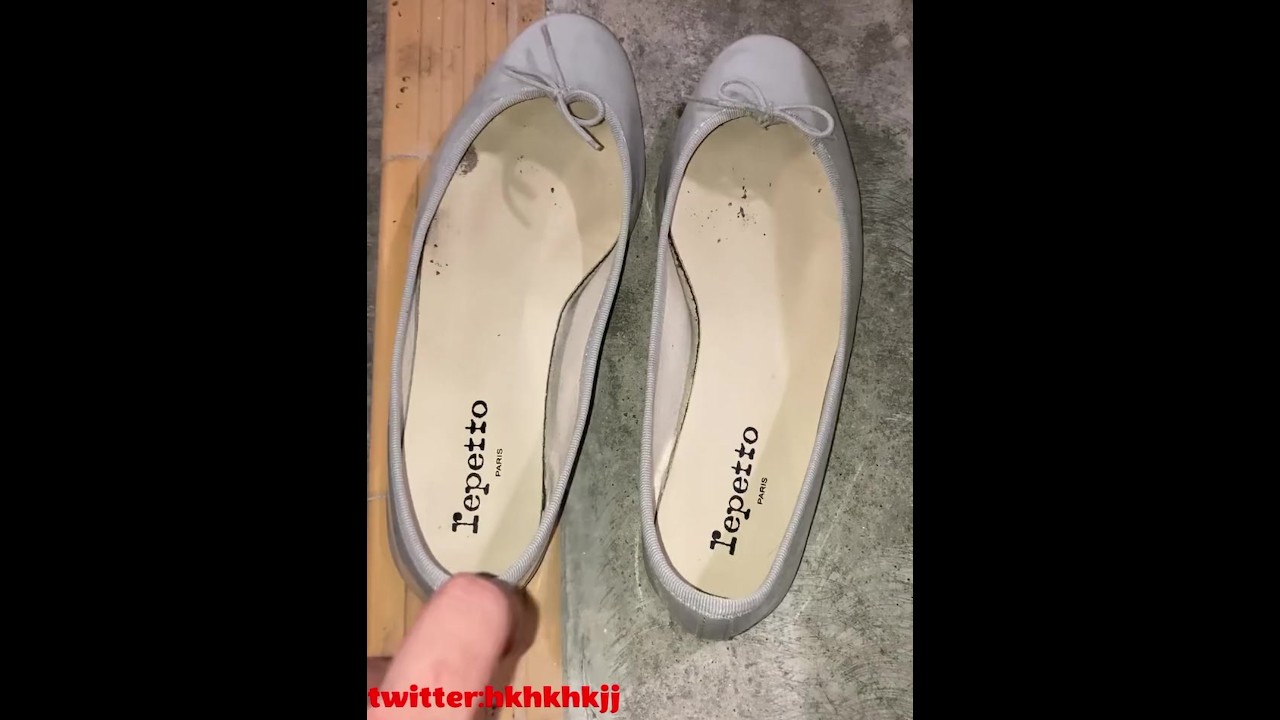 第一次射Repetto 平底鞋 1 (預覽片) 完整影片射在右邊鞋