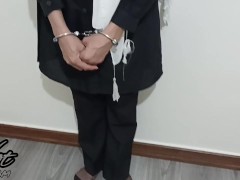 به مامور امنیتی جلوی بازداشتگاه کس دادم . دستبندم رو باز کرد - Screenshot 3 of 16 - Police