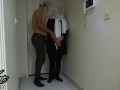 به مامور امنیتی جلوی بازداشتگاه کس دادم . دستبندم رو باز کرد - Screenshot 4 of 16 - Iranian Cuckold
