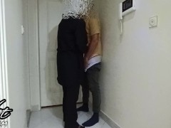به مامور امنیتی جلوی بازداشتگاه کس دادم . دستبندم رو باز کرد - Screenshot 8 of 16 - Police