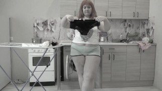 Beautiful mature housewife bbw milf masturbates her big ass to orgasm.