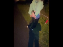 AMATEUR COUPLE FUCKING OUTSIDE IN THE RAIN - Screenshot 4 of 16 - Public Sex