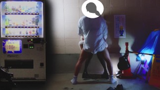 路地裏の自販機横で立ち○ぼしてる地雷系塩対応女子はキモおぢが金持ちのカモおぢだとわかった途端なんでもご奉仕してしまう神対応女子に早変わりっ