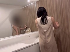学校の洗面台でこっそり‥恥ずかしい恰好して潮吹きオナニーしました - Screenshot 2 of 16 - Japanese
