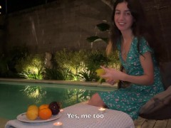 Поймал сводную сестренку за дрочкой и трахнул у бассейна чтобы она кончила - Screenshot 4 of 16 - Creampie