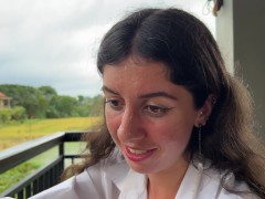 Ем пиццу со спермой на лице в публичном кафе