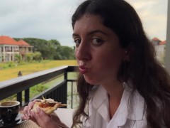 Ем пиццу со спермой на лице в публичном кафе - Screenshot 13 of 16 - Public Cumwalk