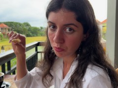 Ем пиццу со спермой на лице в публичном кафе - Screenshot 15 of 16 - Food Porn