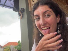 Ем пиццу со спермой на лице в публичном кафе - Screenshot 8 of 16 - Public Cumwalk