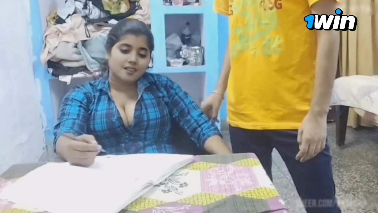 Mene aaj Meri tuition teacher ke boobs dekhe