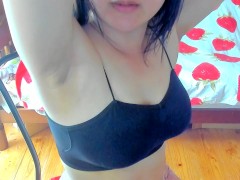 汗だくの日本人女性が脇の臭いを嗅ぎながら乳首オナニー。 - Screenshot 4 of 16 - 汗フェチ