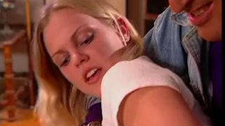 Hot jeune femme se fait sodomiser