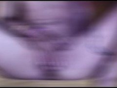 Je fais la grosse coquine dans une cabane en extérieur. LeilaBotwin