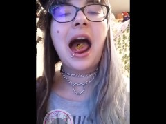 Making a tiny a quick snack - Screenshot 11 of 16 - Vore