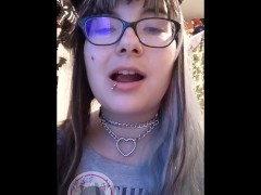 Making a tiny a quick snack - Screenshot 2 of 16 - Vore