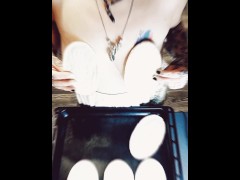 𝕋𝕣𝕒𝕚𝕝𝕖𝕣 Ｍｏｍｍｙ＇ｓ Ｎａｋｅｄ Ｂａｋｅ Ｓｅｒｉｅｓ  ✪ ᴇᴘɪꜱᴏᴅᴇ: ᴘɪᴛᴛᴀ ᴘɪᴢᴢᴀ'ꜱ ✪ 𝕋𝕣𝕒𝕚𝕝𝕖𝕣