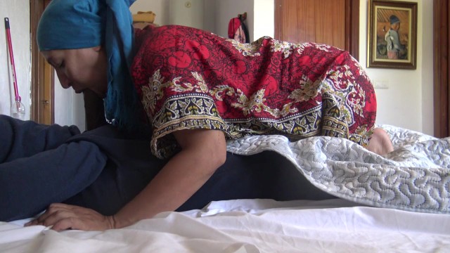 Kürt Temizlikçi İstanbul'daki Otelde Siyahi Turistle Aldatıyor - TURK PORNO TURBANLI SEX