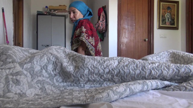 Kürt Temizlikçi İstanbul'daki Otelde Siyahi Turistle Aldatıyor - TURK PORNO TURBANLI SEX
