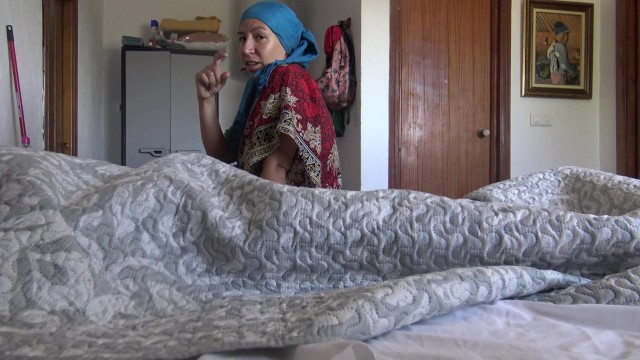 Kürt Temizlikçi İstanbul'daki Otelde Siyahi Turistle Aldatıyor - TURK PORNO TURBANLI SEX
