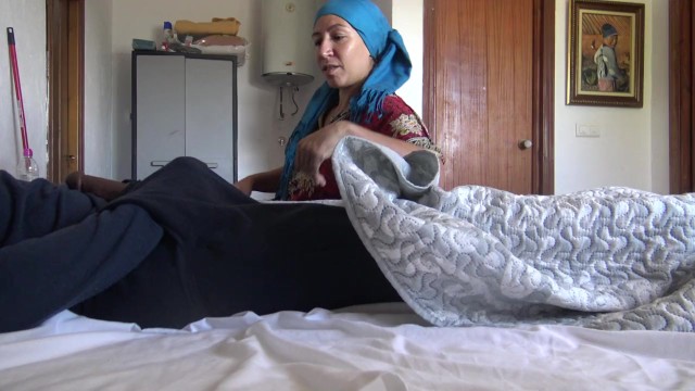 Kürt Temizlikçi İstanbul'daki Otelde Siyahi Turistle Aldatıyor - TURK PORNO TURBANLI SEX