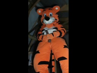 Horny Tiger Cums in Attic 🤤🥵