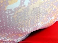 蛇柄タイツで乳酸菌臭いおならをする日本人女性。 - Screenshot 16 of 16 - 日本人