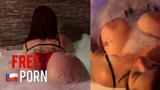 Follamos en un jacuzzi con una tetona chilena despues del trabajo - Katejenn