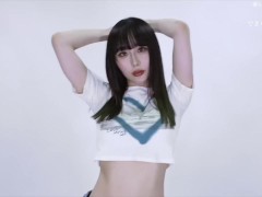 巨乳低身長日本人美女がコスプレ姿で脱衣ミニゲームに挑戦 - Screenshot 1 of 16 - Asian