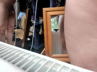 Толстый обнаженный мужчина