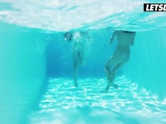 Stunning StepSisters Alessandra Jane, Gia Ren and Hayli Sanders Have Sensual Sex - A GIRL KNOWS