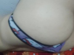 Mostrando mi rico culo, con calzon sexi travesti caliente