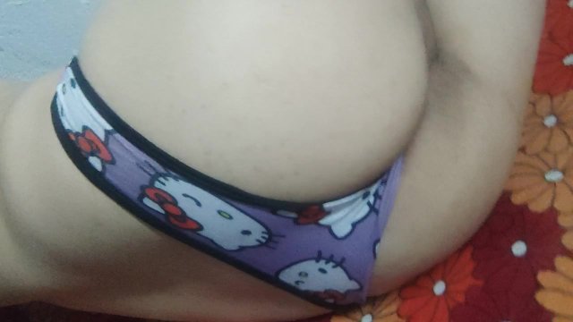 Mostrando mi rico culo, con calzon sexi travesti caliente