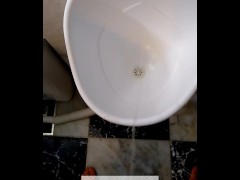 ズボンをおろさないで立ちション